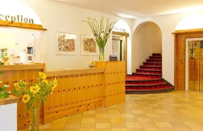 Szálloda National By Mountain 3*